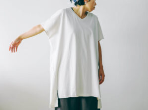 SUVIN COTTON半袖Vネックワンピース／HUIS